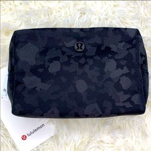 Last One!❤️NWT Lululemon Camo Bag
